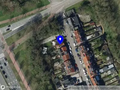 Ambulance met grote spoed naar de Hordijk in Rotterdam