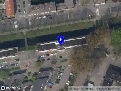 Ambulance met grote spoed naar de Carnissedreef in Rotterdam