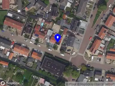 Ambulance met grote spoed naar de Van Axelestraat in Dussen