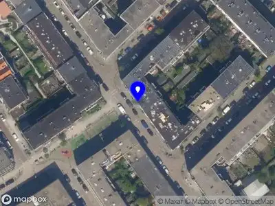 Ambulance met grote spoed naar de Van der Sluysstraat in Rotterdam