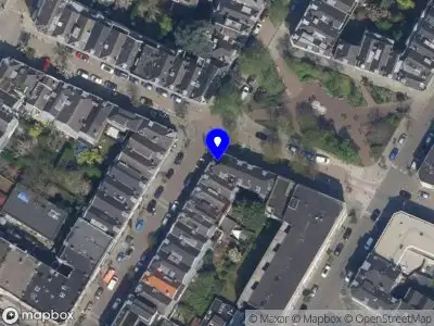 Ambulance met gepaste spoed naar de Gerard Scholtenstraat in Rotterdam