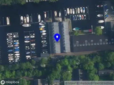 Ambulance met gepaste spoed naar de Jollenpad in Amsterdam