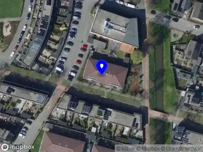 Ambulance met grote spoed naar de Multatulipad in Oud-Beijerland