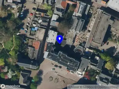 Brandweer met gepaste spoed naar de Waterstraat in Tiel vanwege waarnemen gaslucht