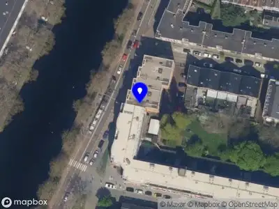 Ambulance met grote spoed naar de Linker Rottekade in Rotterdam