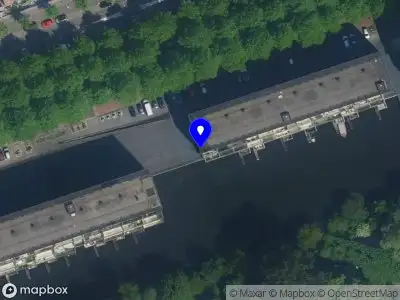 Ambulance met gepaste spoed naar de Osdorper Ban in Amsterdam