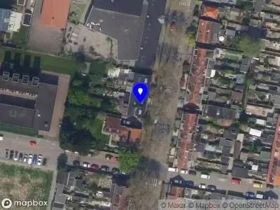 Ambulance met grote spoed naar de Koninginneweg in Rotterdam