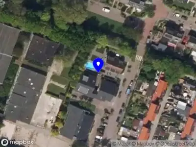 Ambulance met grote spoed naar de Tobias de Coenestraat in Middenbeemster