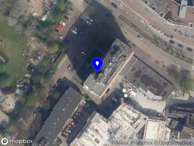 Ambulance met gepaste spoed naar de Adriaen van der Doeslaan in Rotterdam
