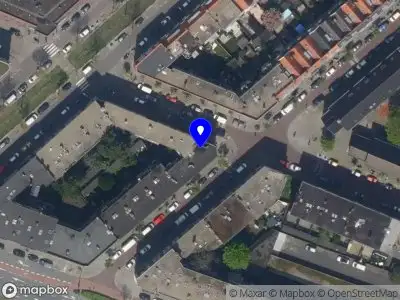 Ambulance met grote spoed naar de Katendrechtse Lagedijk in Rotterdam