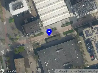 Ambulance met grote spoed naar de Mercuriusweg in Delft