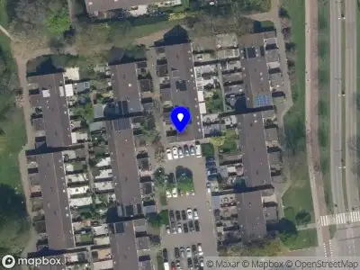 Ambulance met grote spoed naar de Royaardsplein in Schiedam