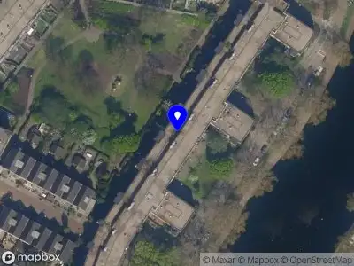 Ambulance met gepaste spoed naar de Rechter Rottekade in Rotterdam