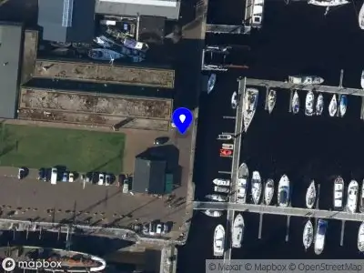 Brandweer met grote spoed naar de Weststraat in Den Helder vanwege personen te water