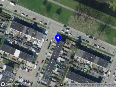 Ambulance met grote spoed naar de Oberonhof in Hoogvliet Rotterdam