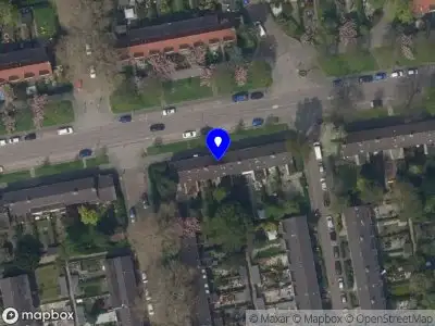 Ambulance met grote spoed naar de Groenezoom in Rotterdam