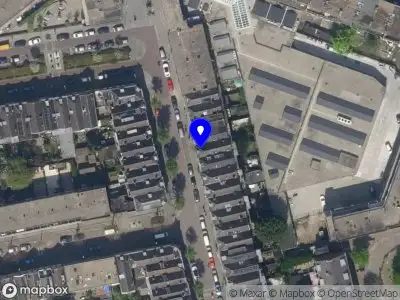 Ambulance met grote spoed naar de Ebenhaëzerstraat in Rotterdam