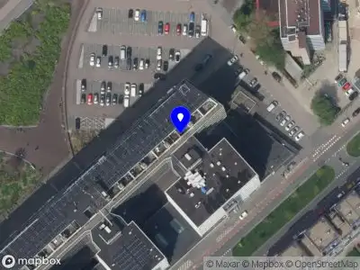 Ambulance met gepaste spoed naar de Strevelsweg in Rotterdam