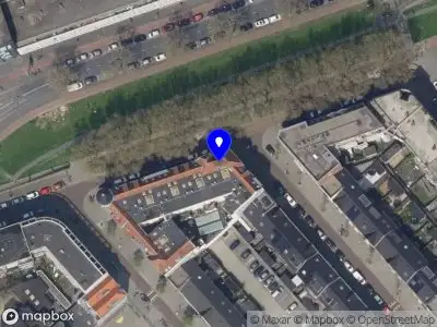Ambulance met grote spoed naar de Brede Hilledijk in Rotterdam
