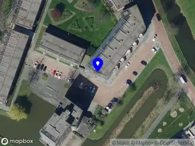 Ambulance met grote spoed naar de Spuistroomstraat in Hoogvliet Rotterdam