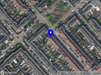 Ambulance met grote spoed naar de Zwijndrechtsestraat in Rotterdam