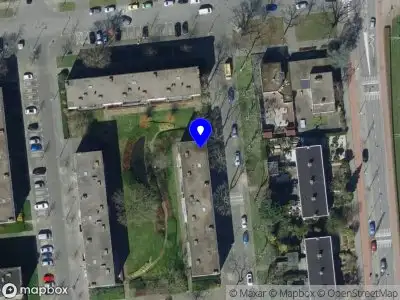 Ambulance met grote spoed naar de Dommelrode in Rotterdam