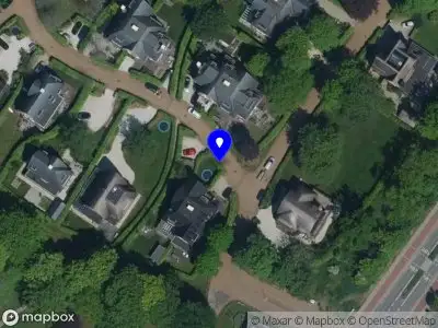 Ambulance met grote spoed naar de Nanningh Cloecklaan in Bloemendaal