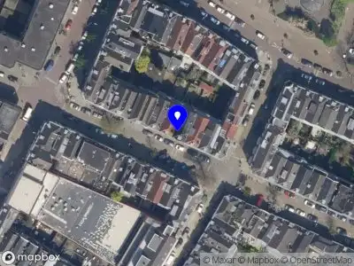 Ambulance met grote spoed naar de Gerard Scholtenstraat in Rotterdam