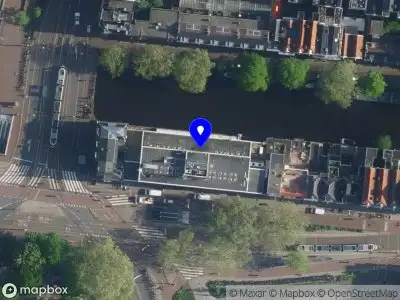 Ambulance met grote spoed naar de Korte Leidsedwarsstraat in Amsterdam