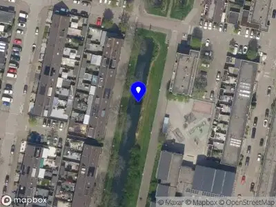 Ambulance met grote spoed naar de Molecatensingel in Rotterdam