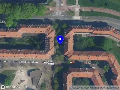 Brandweer met gepaste spoed naar de Uitgeeststraat in Amsterdam vanwege afhijsen patient