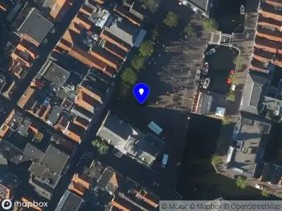 Ambulance met grote spoed naar de Waagplein in Alkmaar