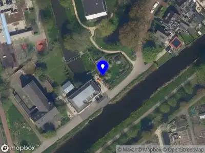 Ambulance met grote spoed naar de Bermweg in Capelle aan den IJssel