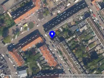 Ambulance met grote spoed naar de Van Staverenstraat in Rotterdam