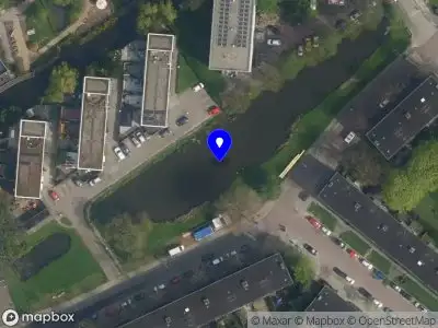 Brandweer met grote spoed naar de Oude IJsbaan in Delft vanwege gebouwbrand