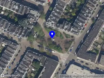 Brandweer met gepaste spoed naar de Hoyledestraat in Rotterdam