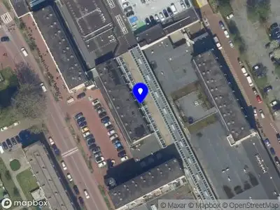 Ambulance met grote spoed naar de Koperwiek in Capelle aan den IJssel