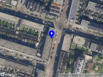 Ambulance met grote spoed naar de 1e Pijnackerstraat in Rotterdam