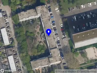 Ambulance met gepaste spoed naar de Albert Camusplaats in Rotterdam