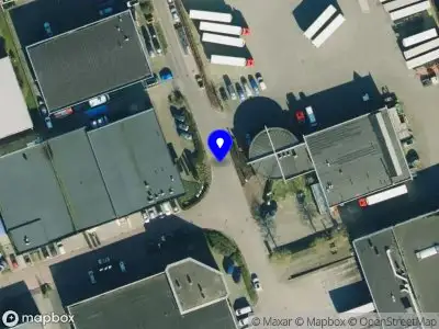 Brandweer met gepaste spoed naar de Carl Benzstraat in Zwolle vanwege voertuigbrand