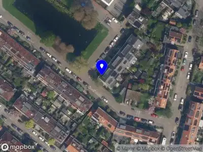 Ambulance met grote spoed naar de Molenvijver in Rotterdam