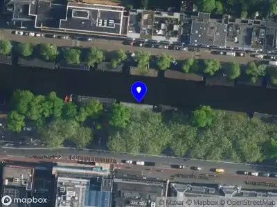 Ambulance met grote spoed naar de Noorderstraat in Amsterdam