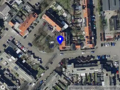 Ambulance met grote spoed naar de Slakkenveen in Spijkenisse