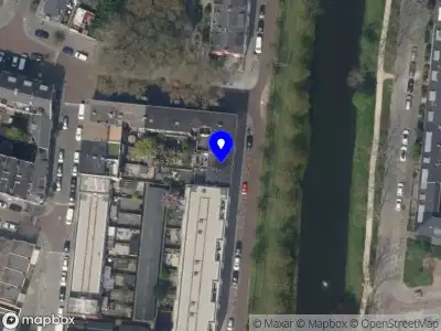 Ambulance met grote spoed naar de Boergoensevliet in Rotterdam
