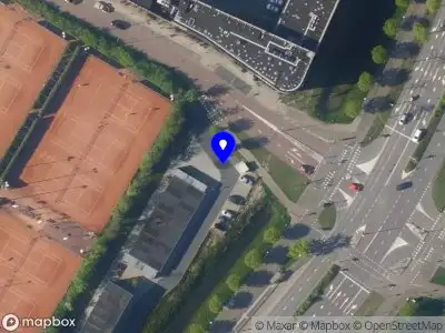 Brandweer met gepaste spoed naar de Kees Mustersstraat in Alphen aan den Rijn vanwege een liftopsluiting