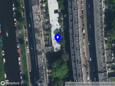 Ambulance met grote spoed naar de Van Brakelstraat in Amsterdam