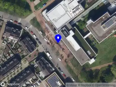 Ambulance met grote spoed naar de Dieperpoellaan in Leiden