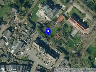 Politie naar de Marga Klompélaan in Arnhem vanwege voertuigen te water