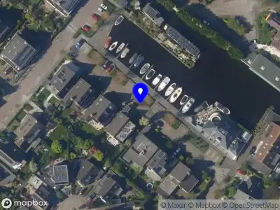 Ambulance met grote spoed naar de Laurentiusweer in Leidschendam