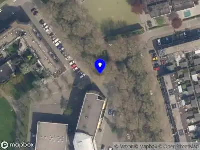 Ambulance met gepaste spoed naar de Carry van Bruggensingel in Rotterdam